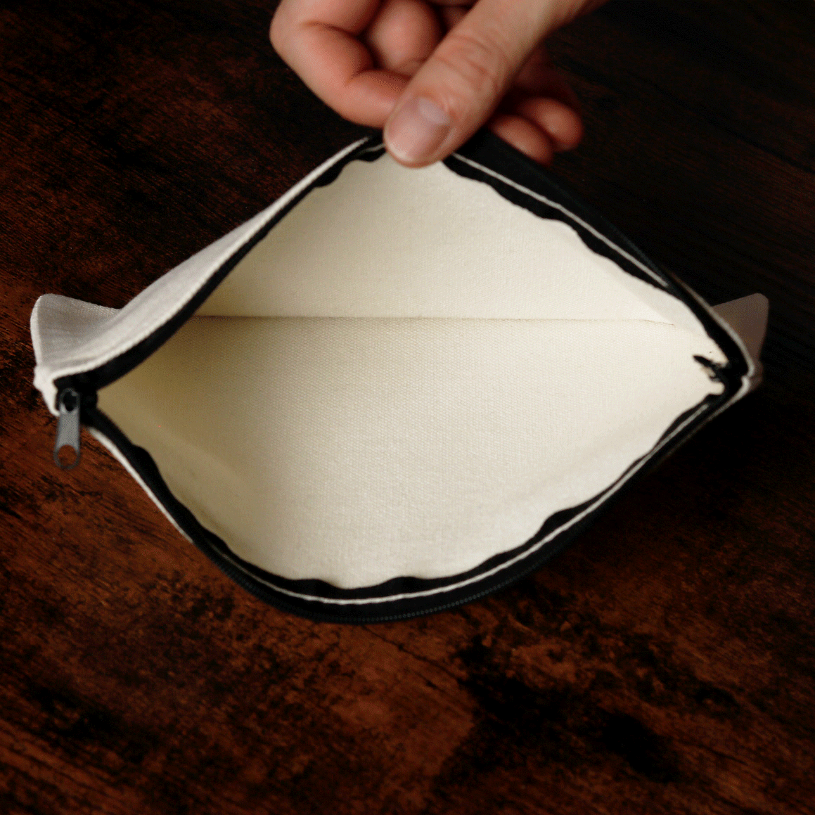 Innenansicht der beigen Federmappe