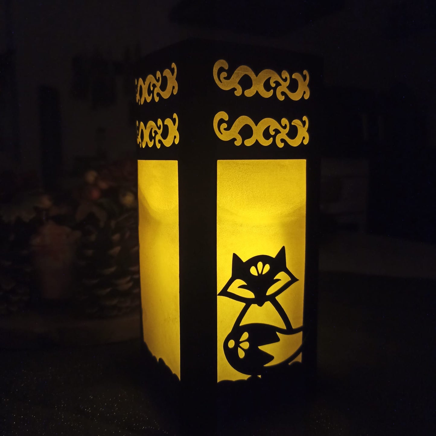 Papier Laterne mit Fuchs Motiv (ohne LED), schwarz-gelb, 8x8x19cm (LxBxH) | 100 % Handmade