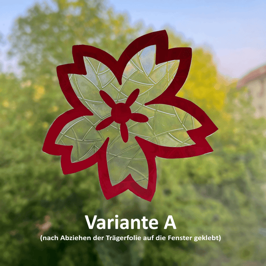 Variante A des rosa-transparenten Kirschblüten / Sakura Suncatchers an einer Fenster angebracht